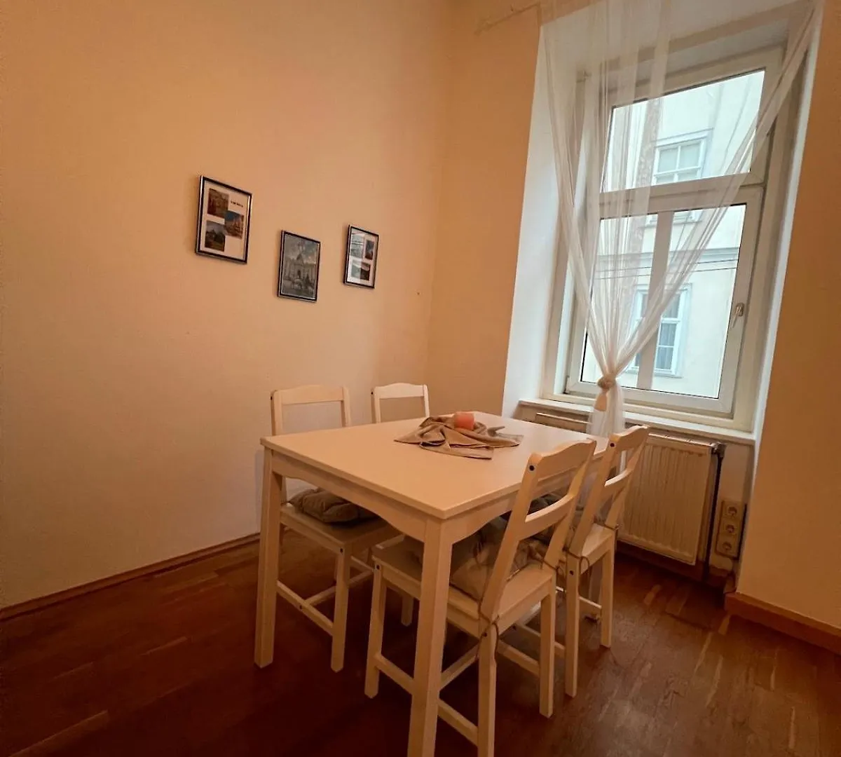 Cozy & Central Apartment Viyana 0*,  Avusturya